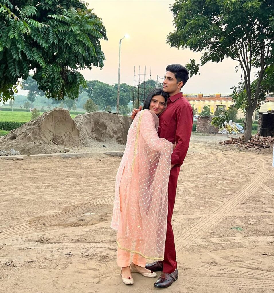 Shubman Gill with his Sister - Shahneel Gill