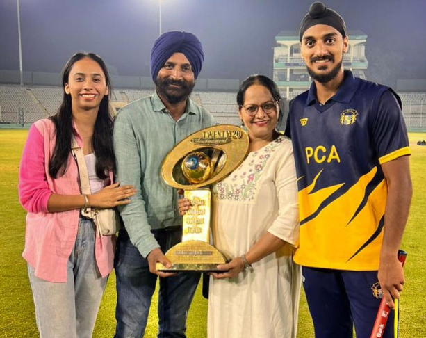 Arshdeep Singh with his Parents and Sister