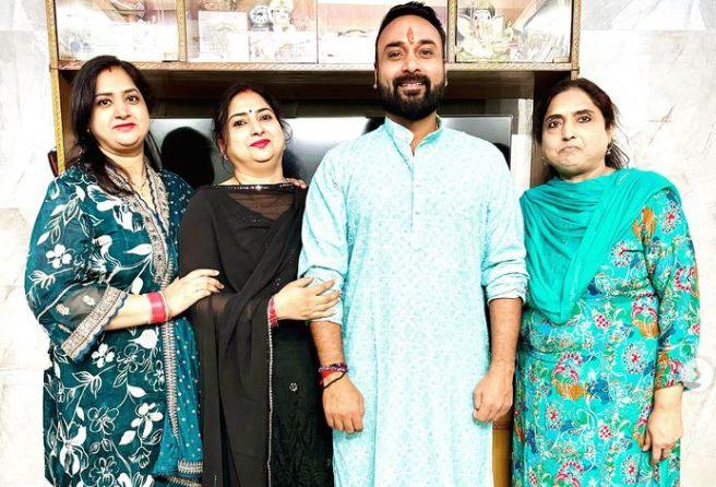 Amit Mishra with her Sisters