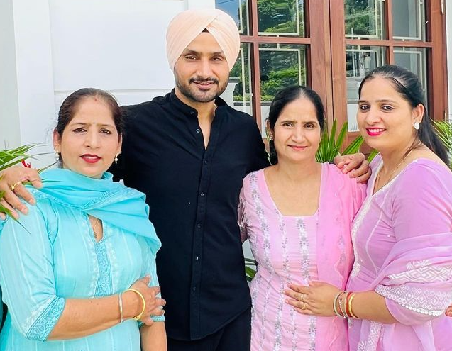 Harbhajan Singh with his Sisters