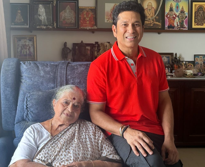 Sachin Tendulkar with his Mother