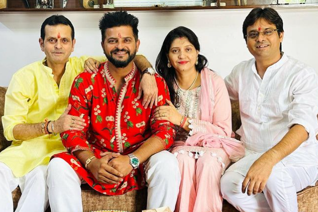 Suresh Raina with her Brothers and Sister