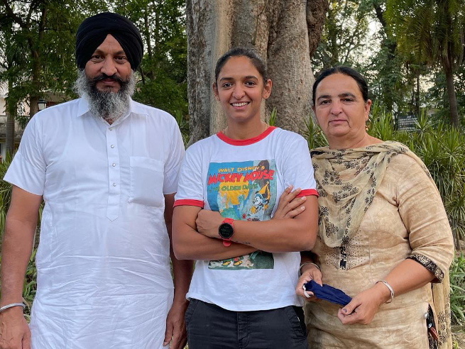 Harmanpreet Kaur with her Parents