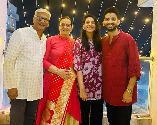 Smriti Mandhana with her Family